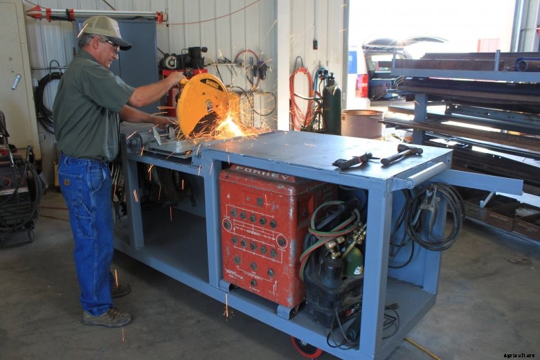 metal-center-wheels 4 DIY Farm Shop Implements